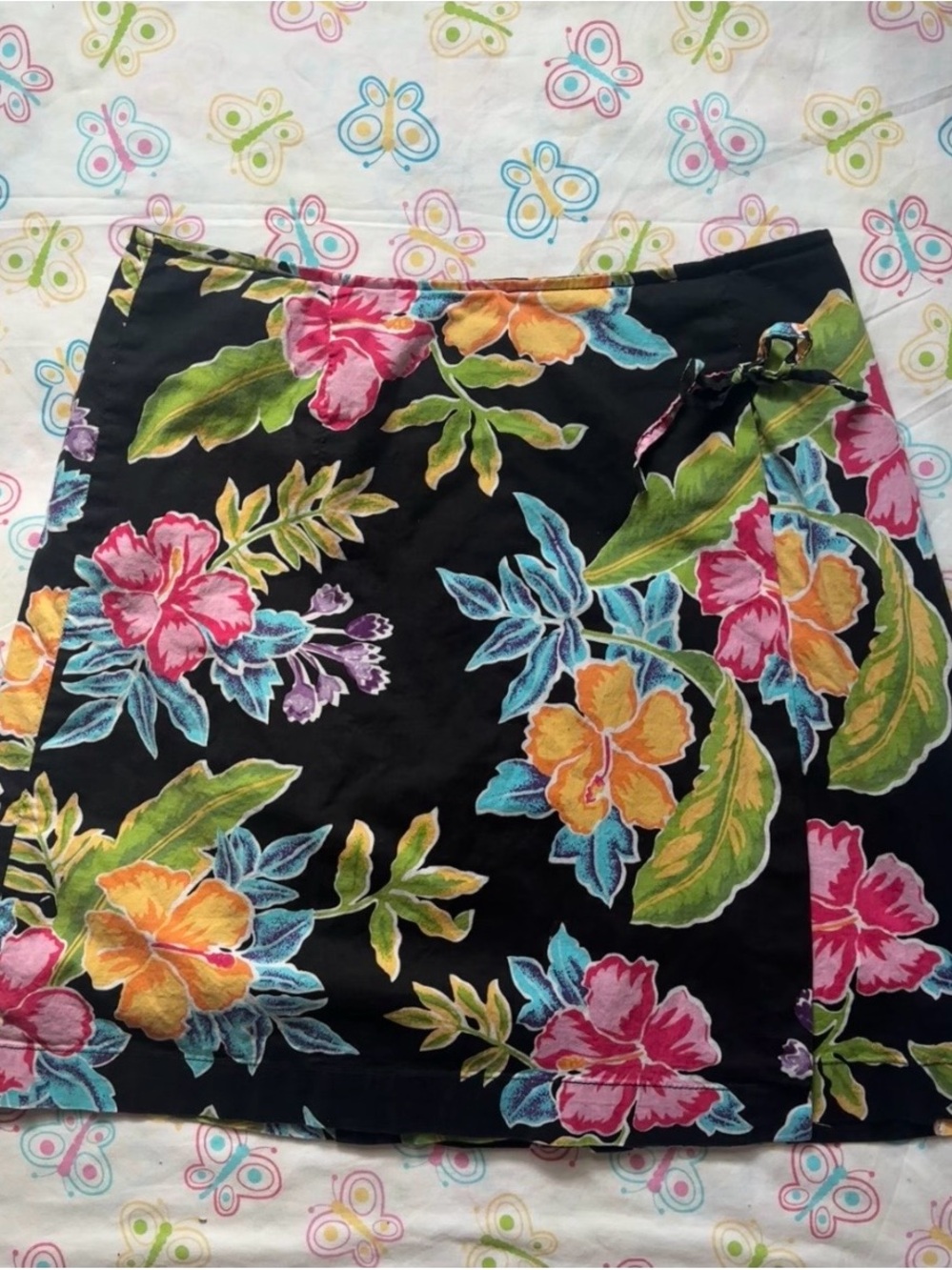 White Stag Black Colorful Tropical Hibiscus Floral Mini Wrap Skort